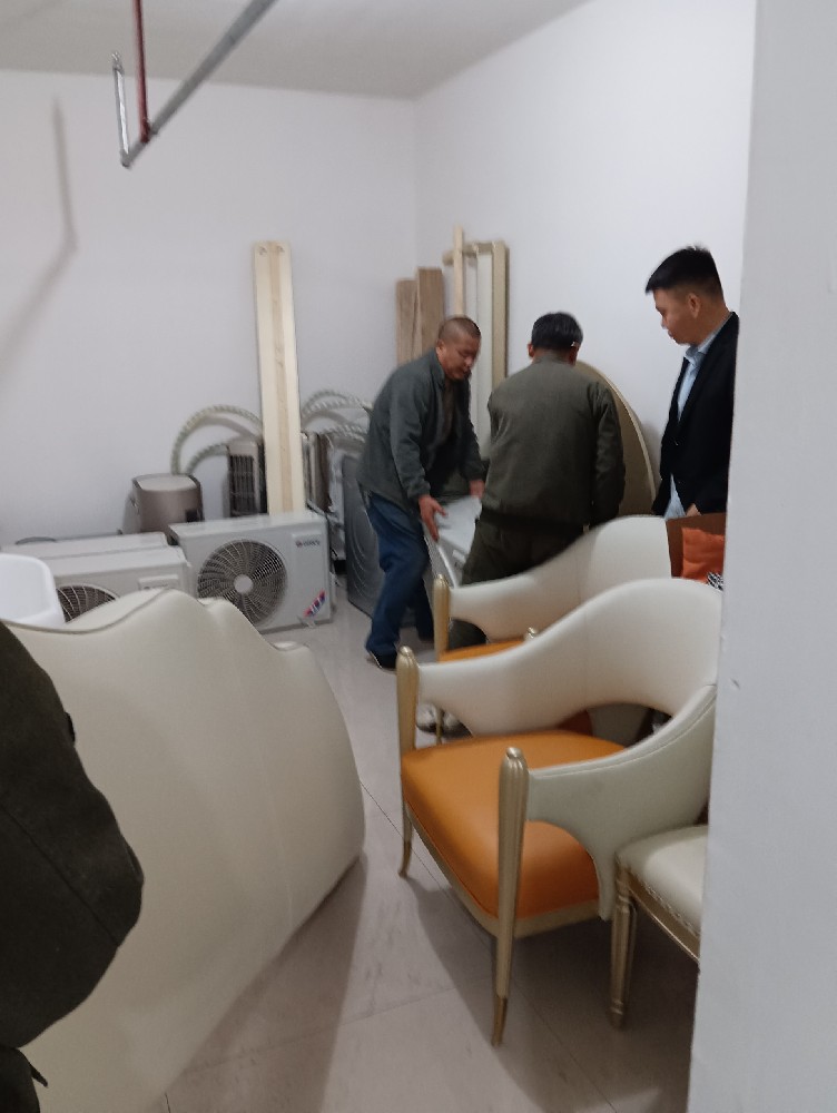 巩义市建业壹号城邦客户搬运现场