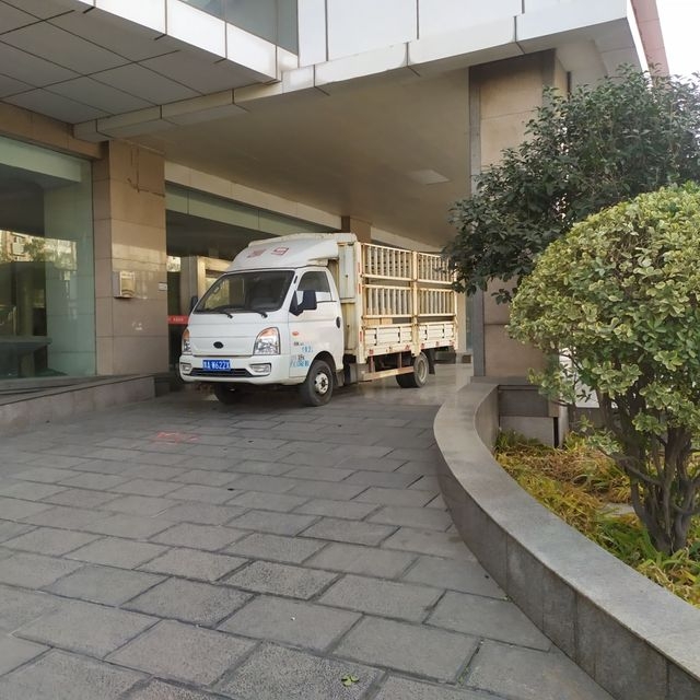 巩义市网通公司办公家具搬运现场