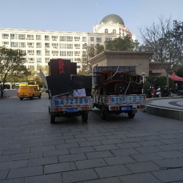 巩义市某办公楼搬运办公家具现场