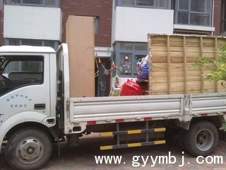 易鸣搬家在巩义市东润风景客户家具搬家现场