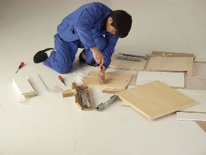 巩义易鸣搬家的家具安装团队服务现场