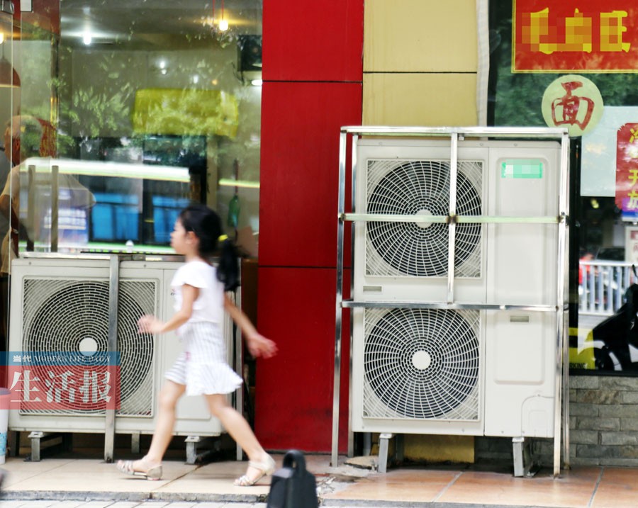空调外机坐地吹出隐患 安装方法不对容易漏电(图)