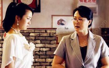 婚后婆婆非要住新房，让我和老公住旧房，还搬走了家里所有的东西？